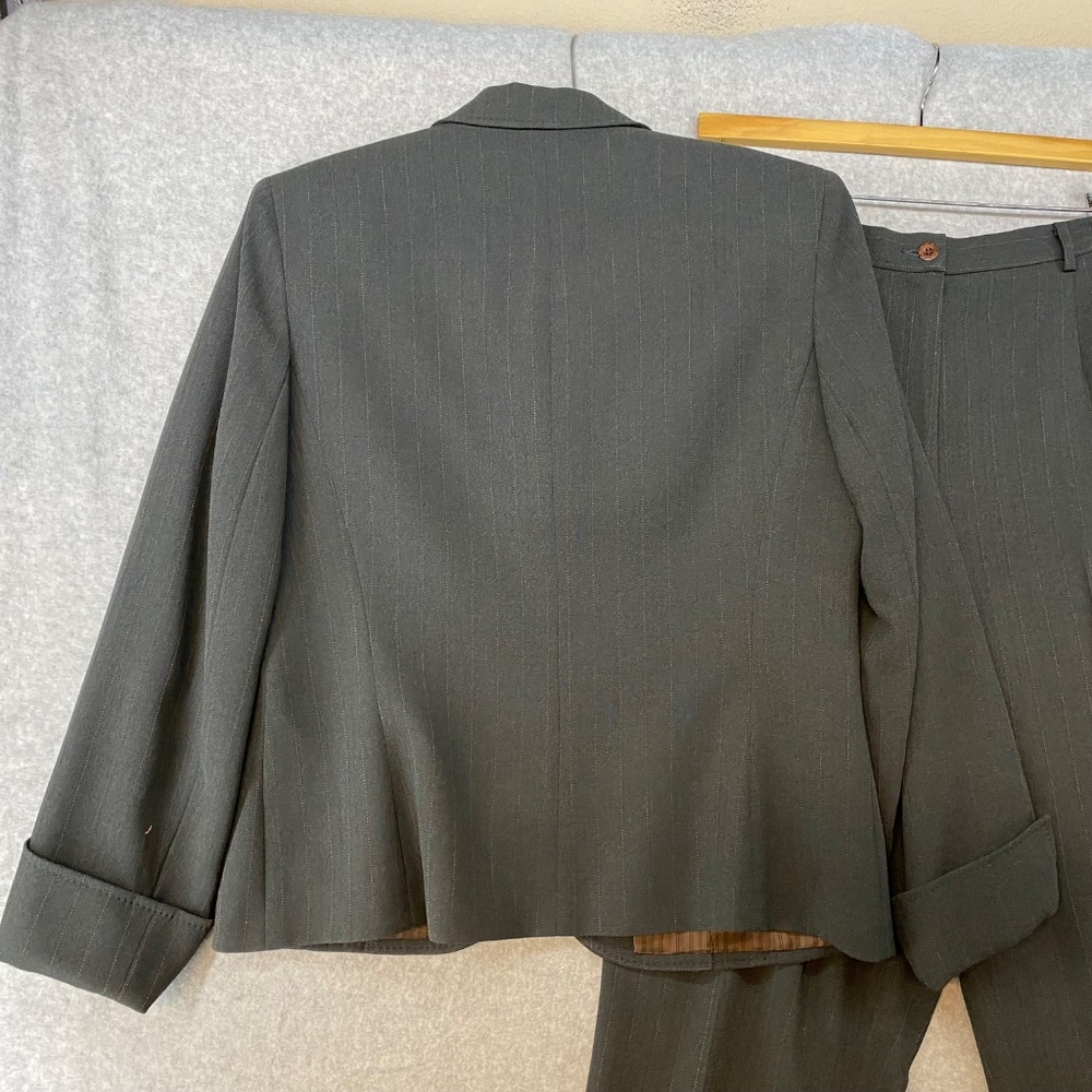 Garfield & Marks Size 10 • Brown Pinstripe Pantsuit • 2 Piece Jacket Pants - Picture 7 of 16